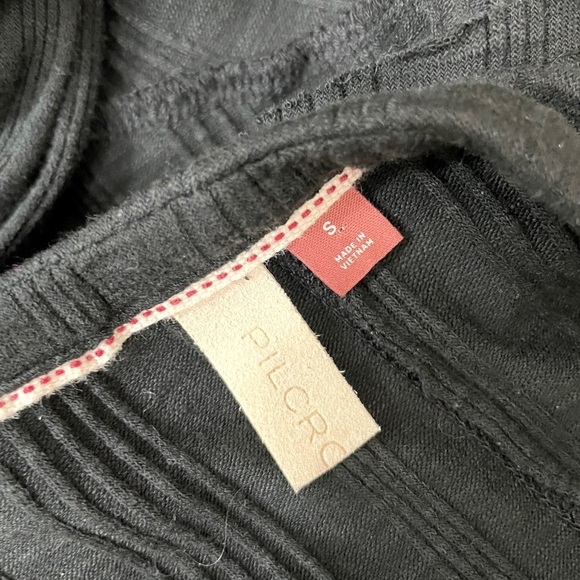 Anthropologie Pilcro Black Button Down Cropped Ruffle Hem Top Size Small - Picture 13 of 14